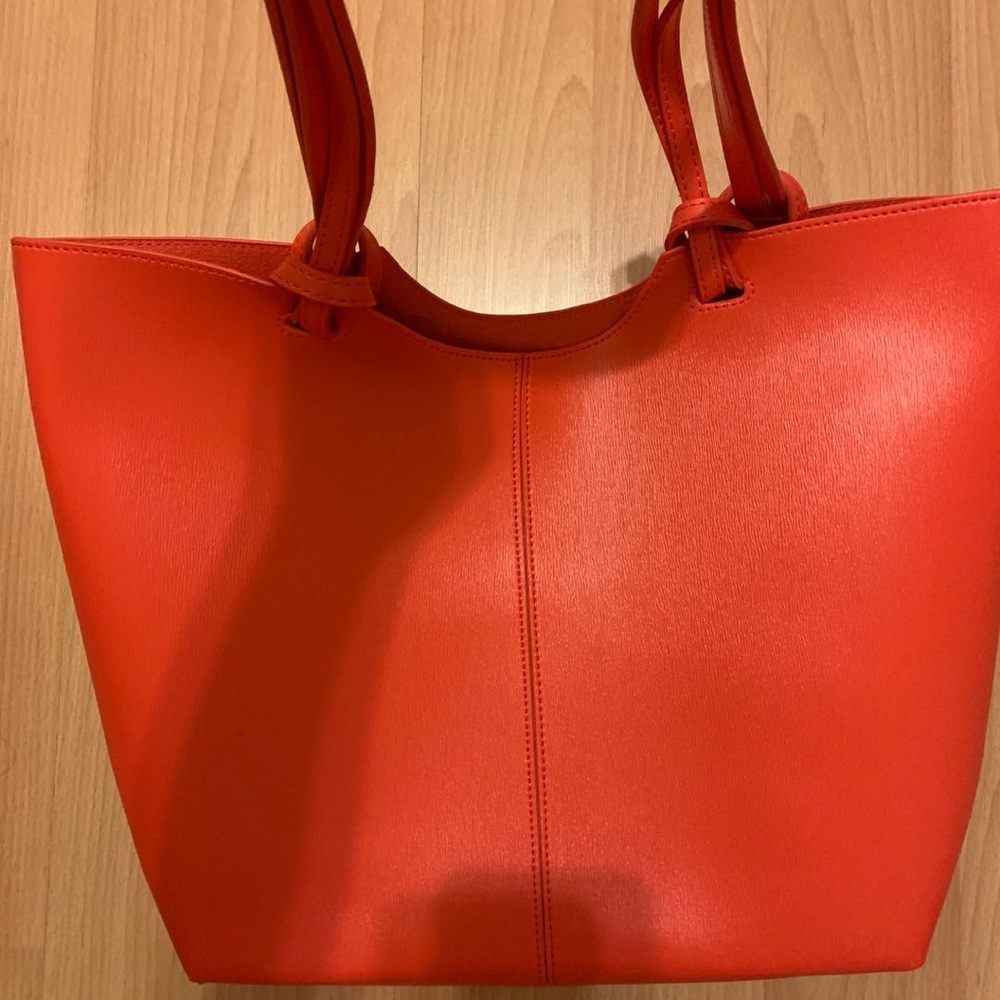 TOTES - Picture 2 of 9